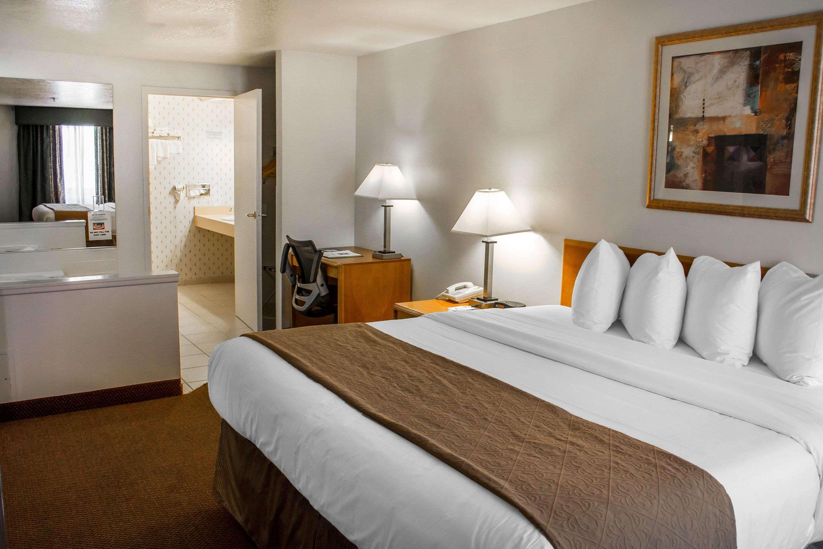 Quality Inn & Suites Longview Kelso Bagian luar foto
