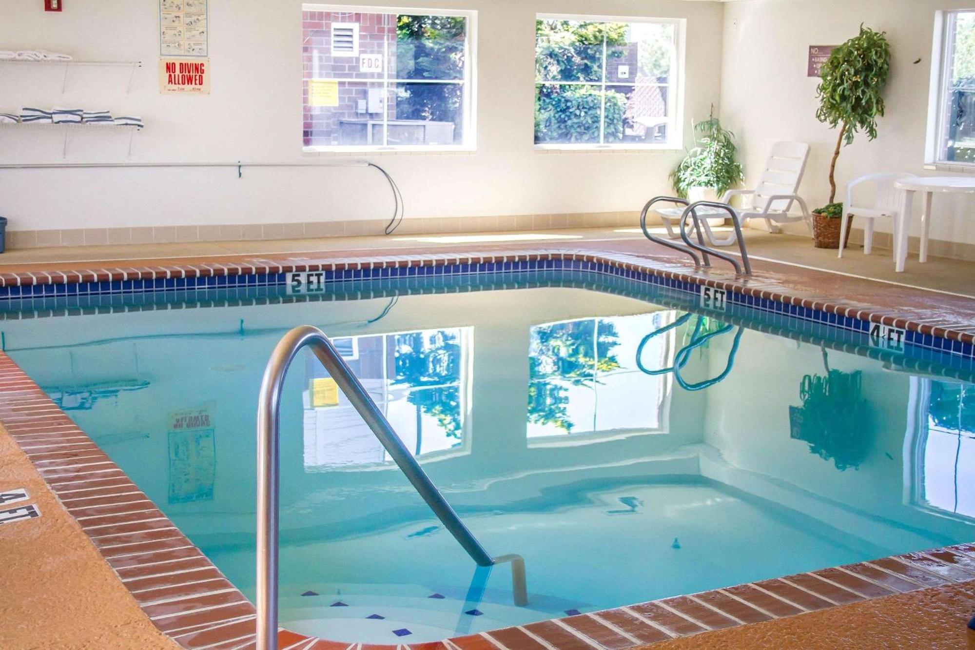 Quality Inn & Suites Longview Kelso Bagian luar foto