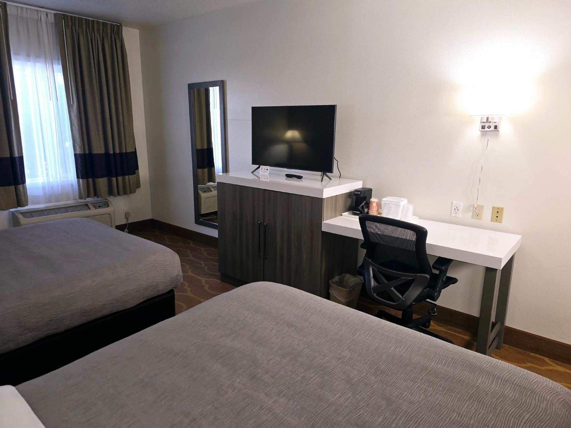Quality Inn & Suites Longview Kelso Bagian luar foto