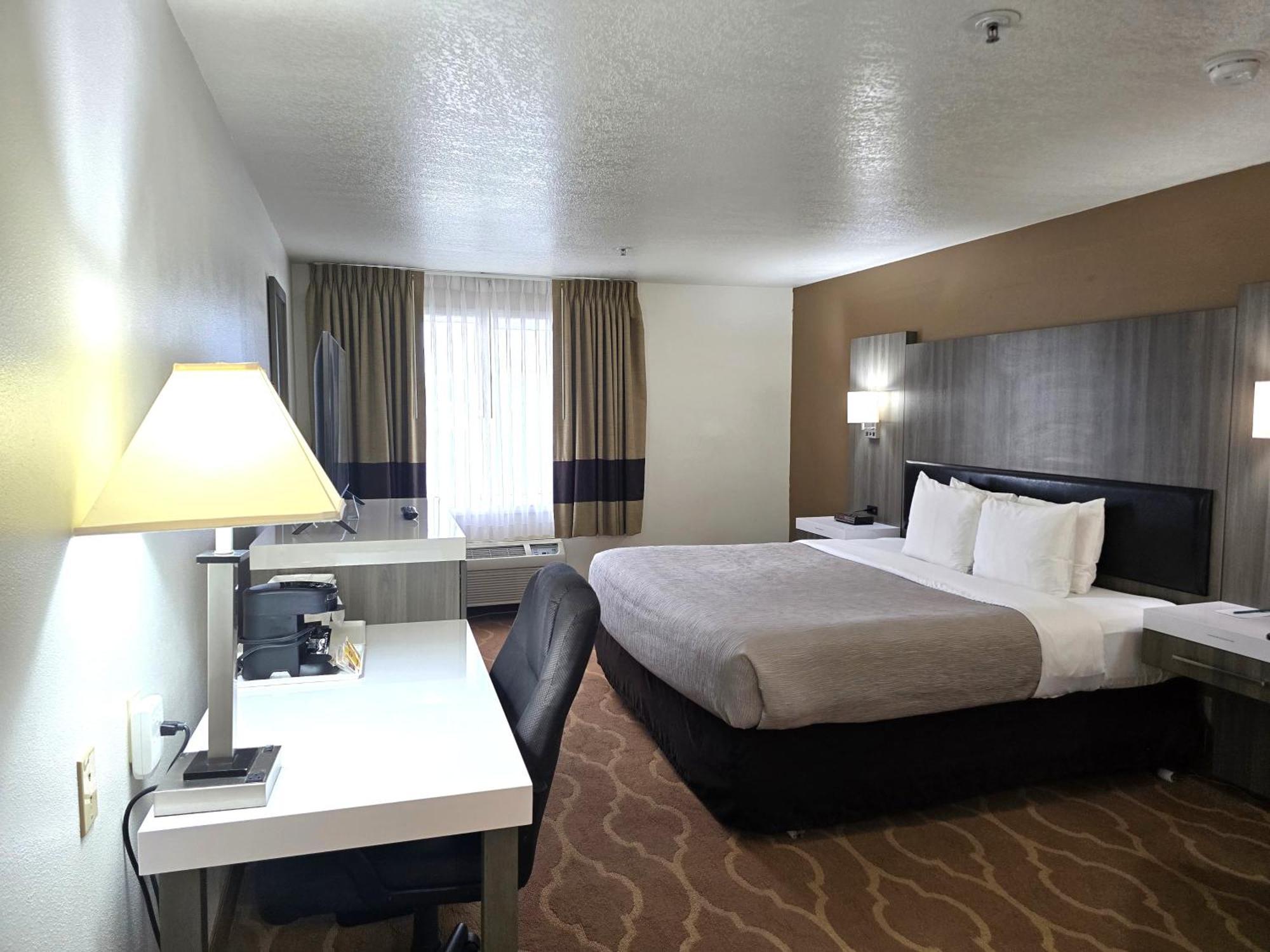Quality Inn & Suites Longview Kelso Bagian luar foto