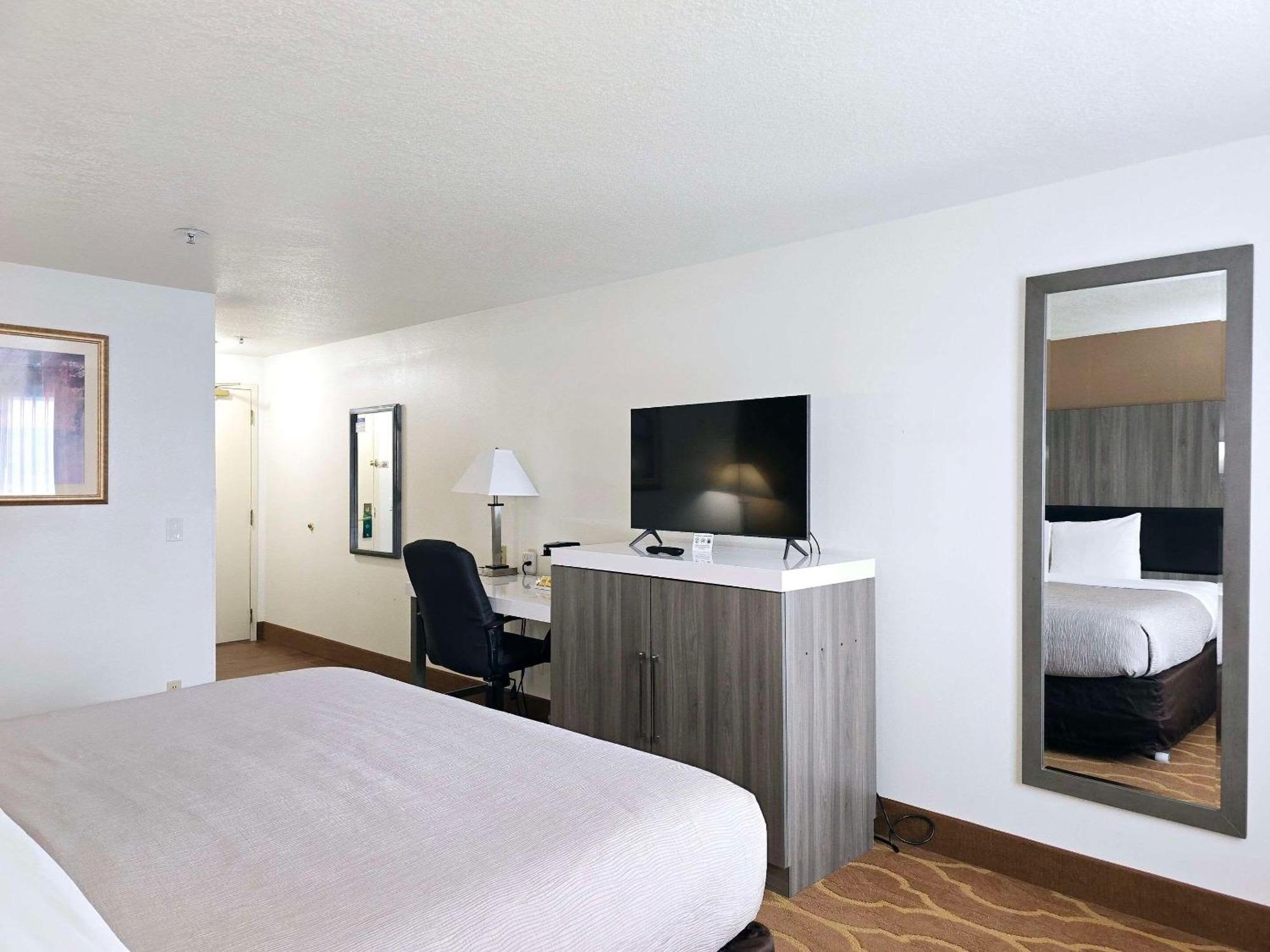Quality Inn & Suites Longview Kelso Bagian luar foto