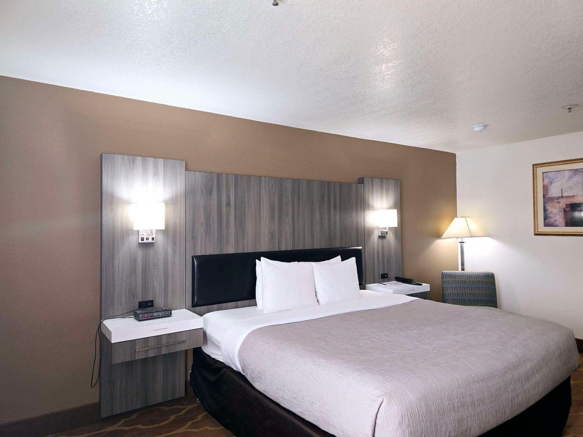 Quality Inn & Suites Longview Kelso Bagian luar foto